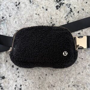 Lululemon Everywhere Fleece Belt Bag